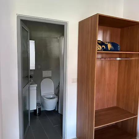 River Bridge Private بيت ضيافة Gjirokastër